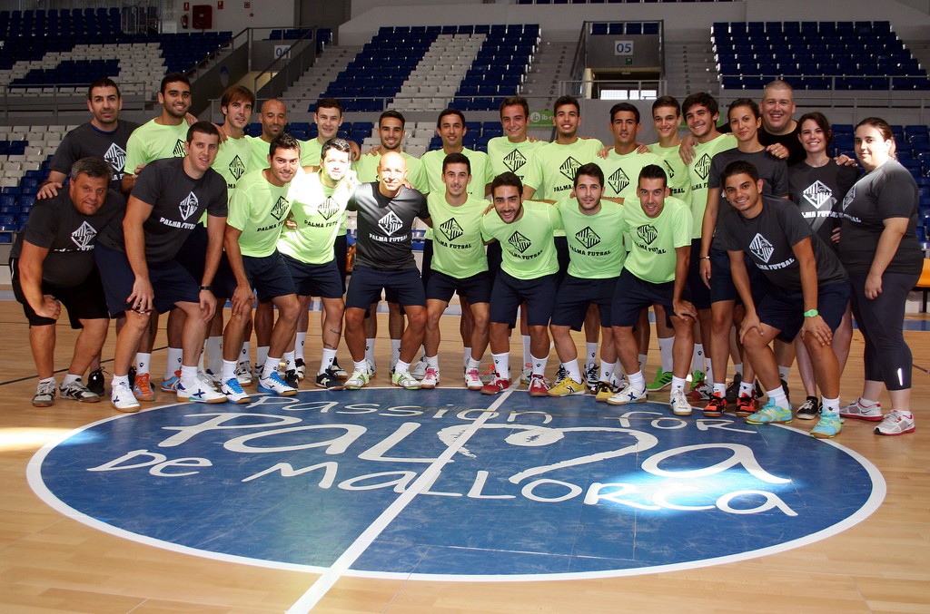 El Palma Futsal posando en su primer día de trabajo 2 (Copiar)