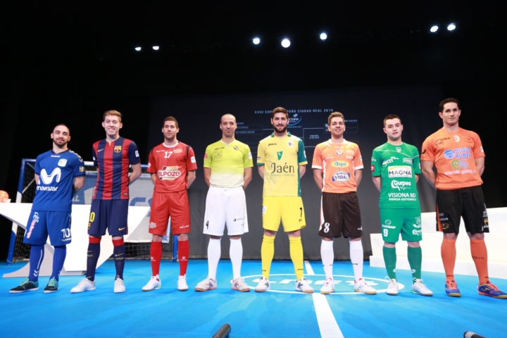 Los representantes de los ocho equipos participantes en la gala de la Copa de España 2 (Copiar)