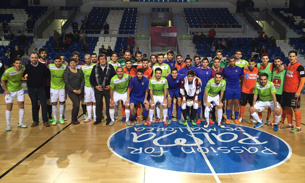 El Palma Futsal posa con la Selección Balear, el Burela Pescados Rubén y las autoridades 1