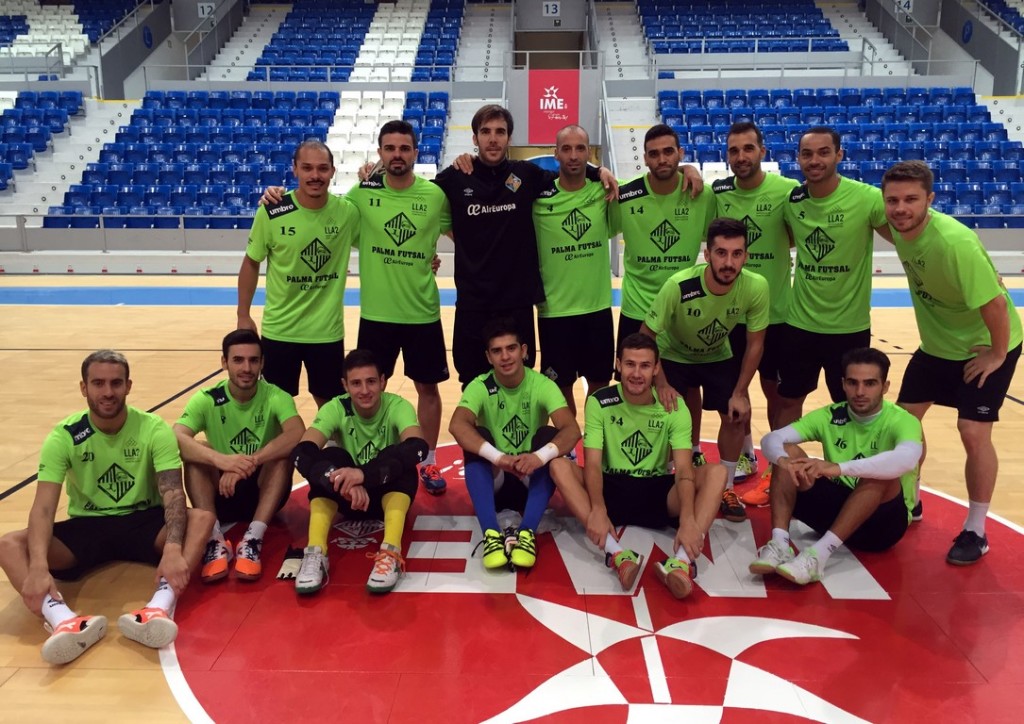 La plantilla del Palma Futsal posa en Son Moix (Copiar)