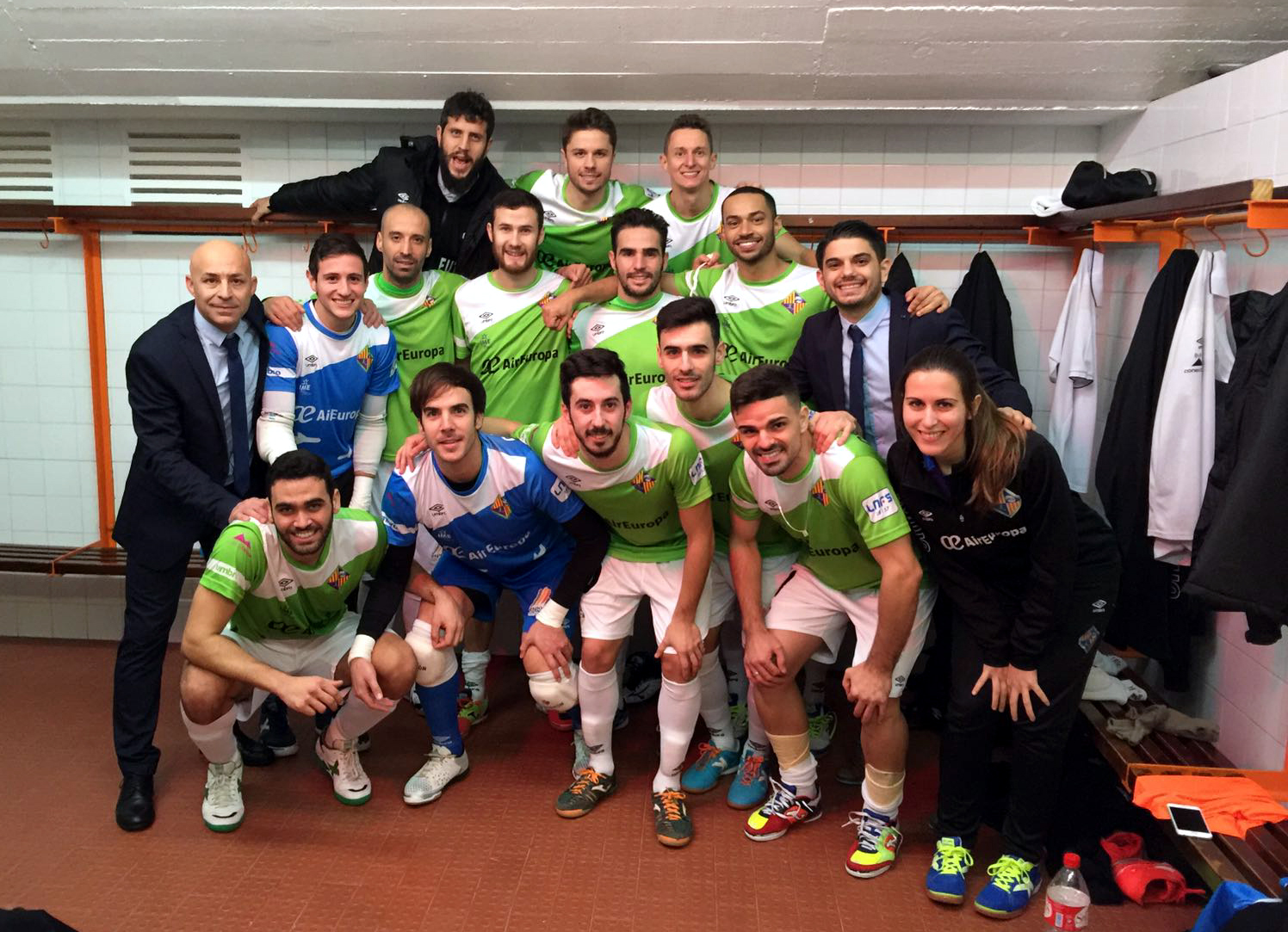 El Palma Futsal posa en el vestuario de Tudela tras la victoria