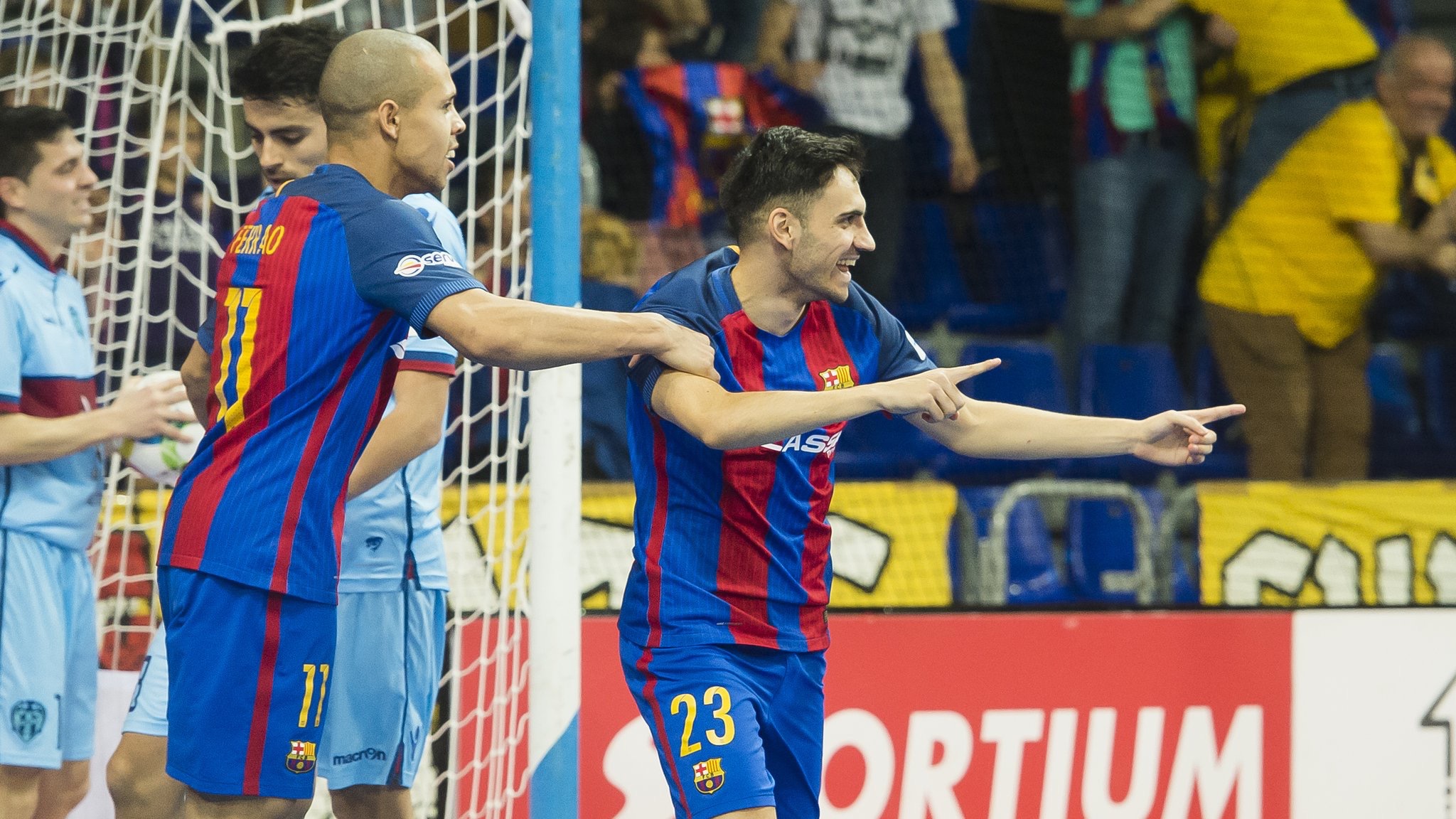 Diego Quintela celebra un gol con el F.C. Barcelona Lassa