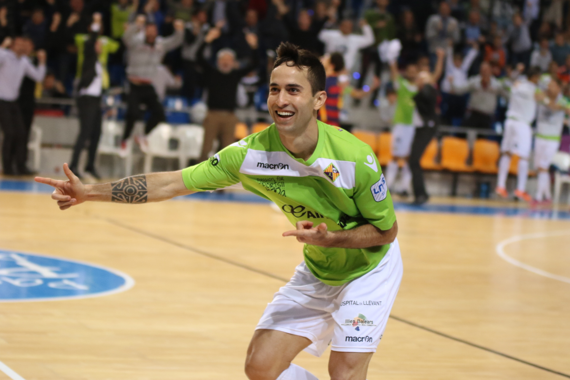 Joao celebró así uno de sus últimos goles en el Palma Futsal frente al Barcelona