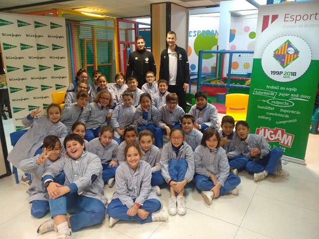 web Nico Sarmiento y Paradynski visitaron el colegio Nuestra Señora de la Esperanza (1)